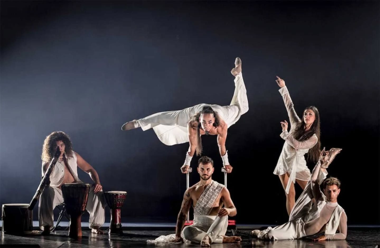 Lo spettacolo di circo-danza “Bianco” è la nuova produzione internazionale di CIRCARTIS.

🎪 www.circoitalia.it