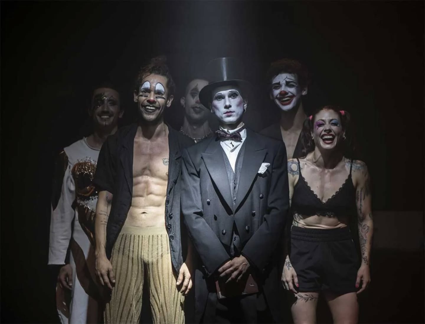 blucinQue presenta “Heroes”, viaggio tra maschere, corpi e identità in trasformazione.

🎪 www.circoitalia.it