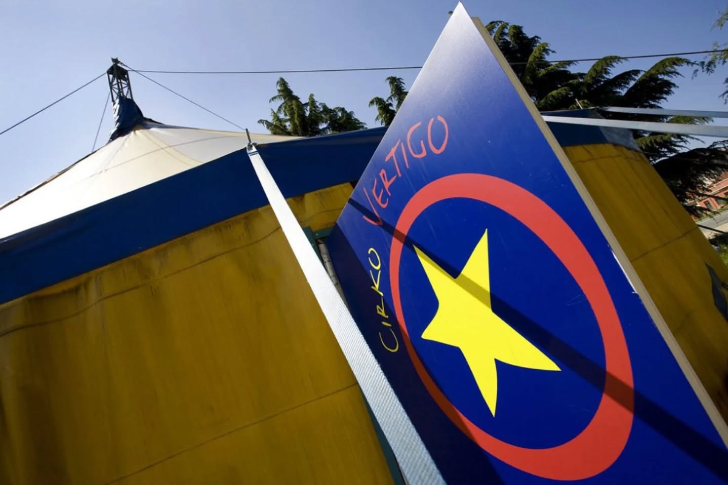 Pubblicato il volume “Destrezza e libertà. Circo e resistenza tra memoria e presente”.

🎪 www.circoitalia.it